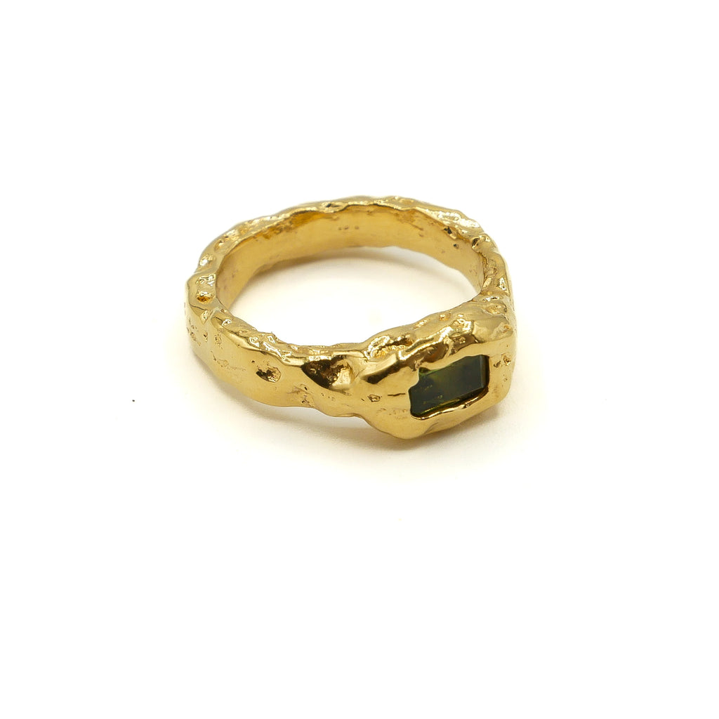 PERIDOT SIGNET T56