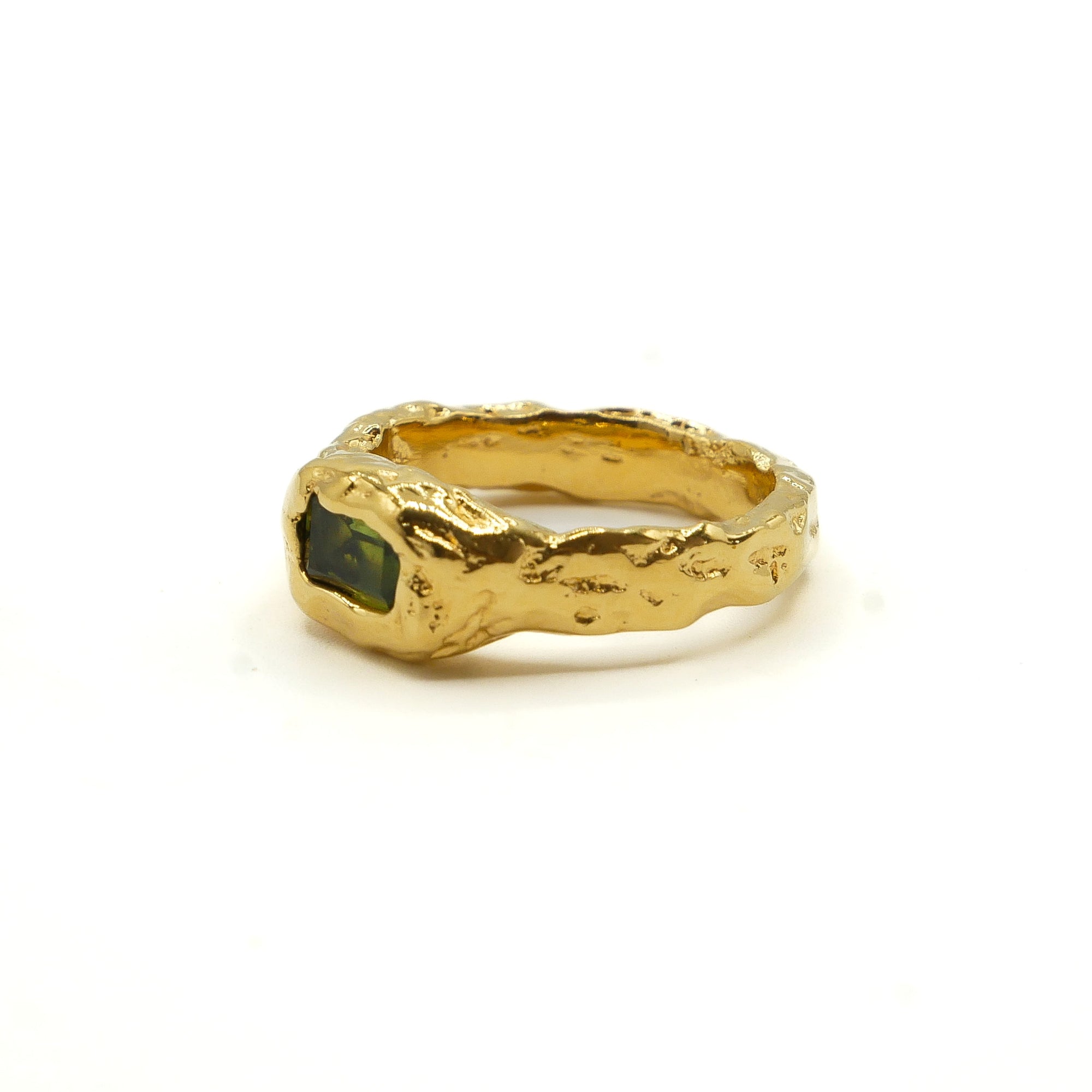 PERIDOT SIGNET T56