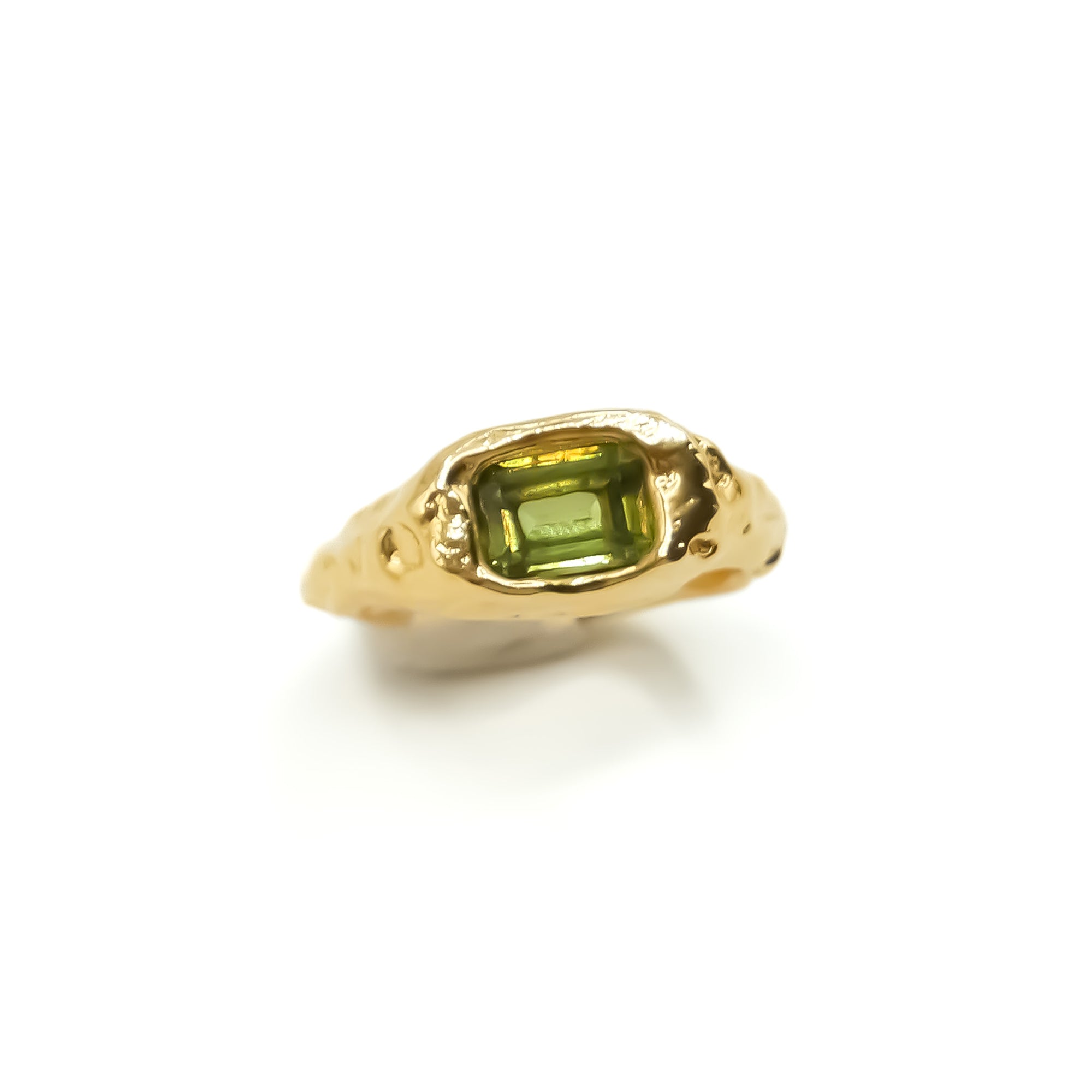 PERIDOT SIGNET T49