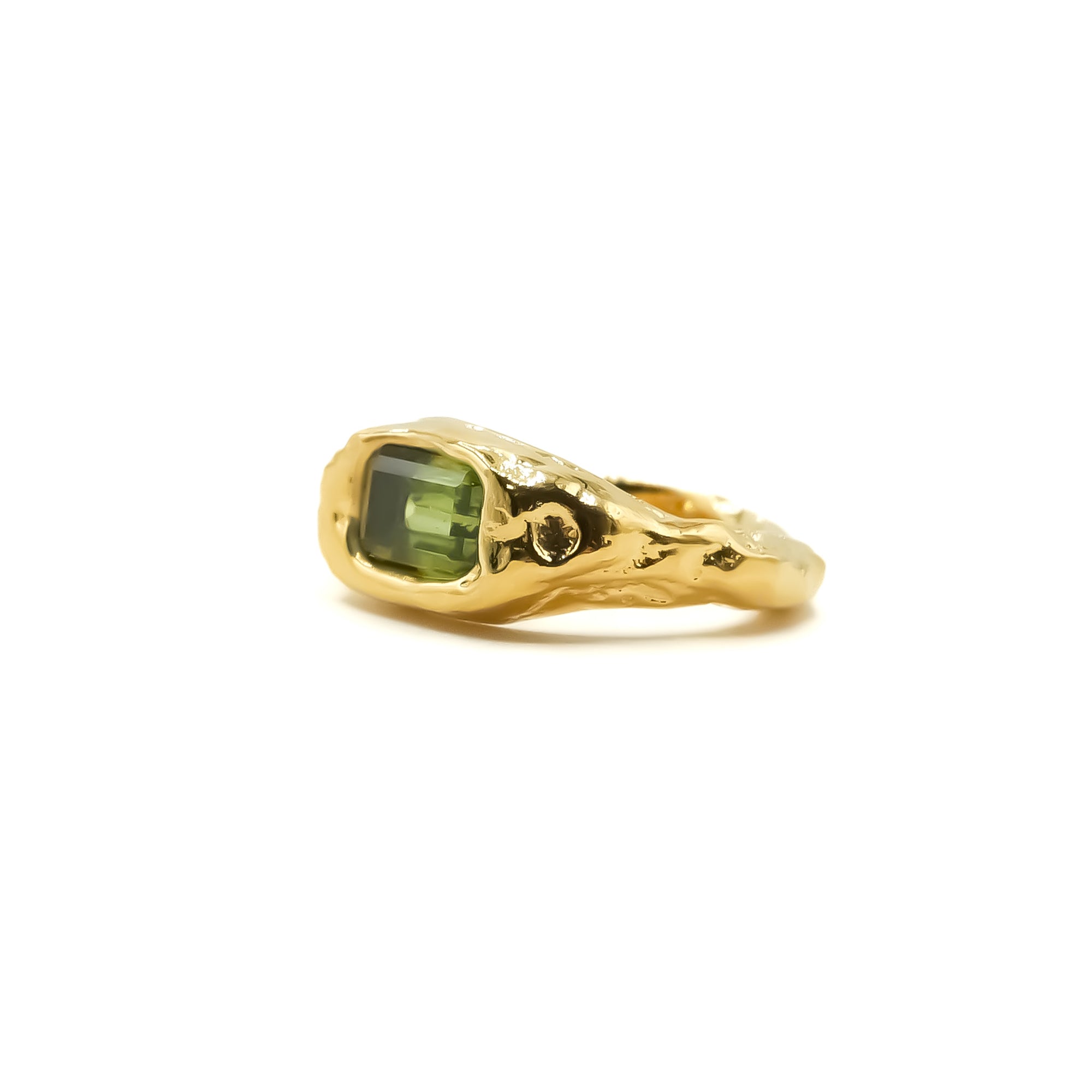 PERIDOT SIGNET T49