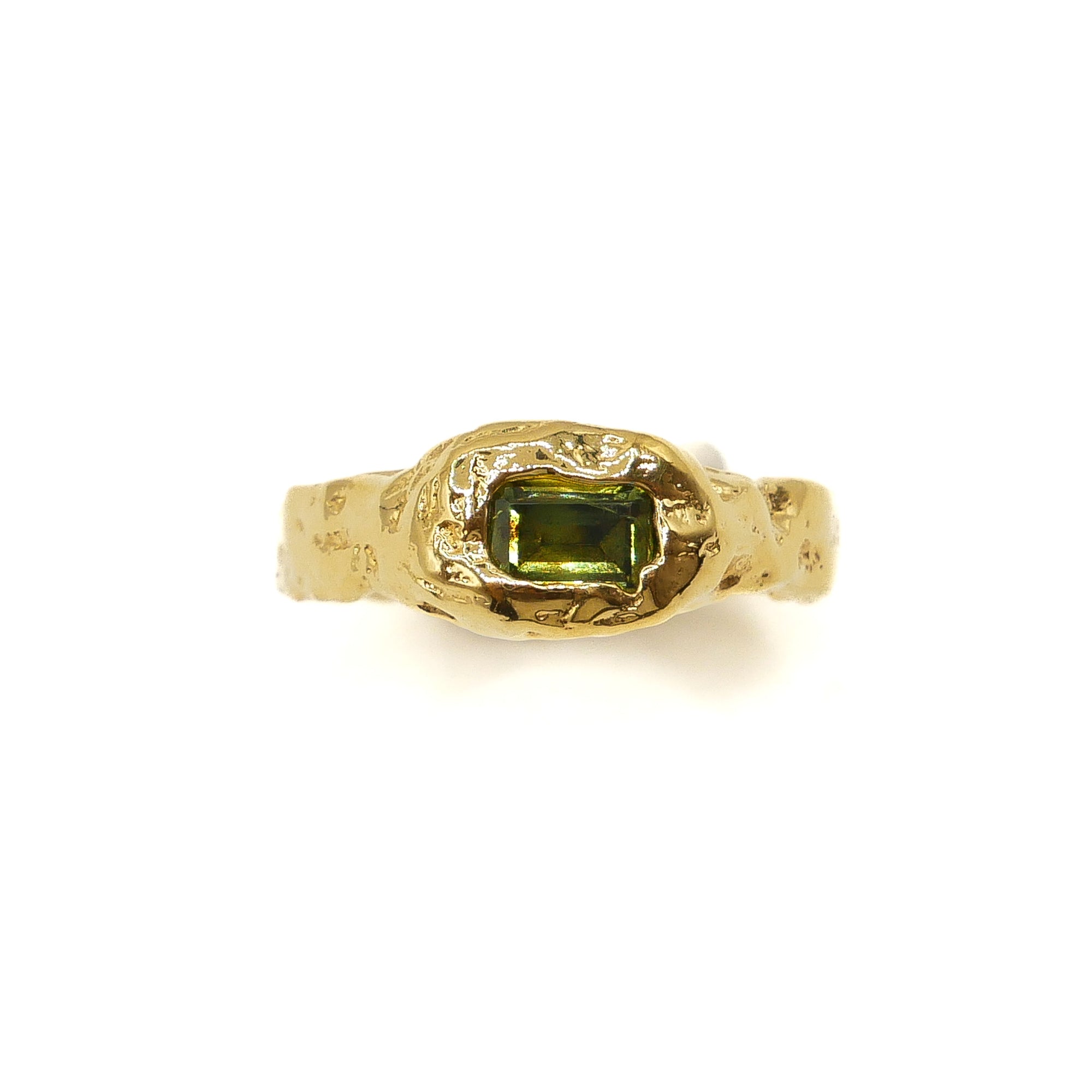 PERIDOT SIGNET T56